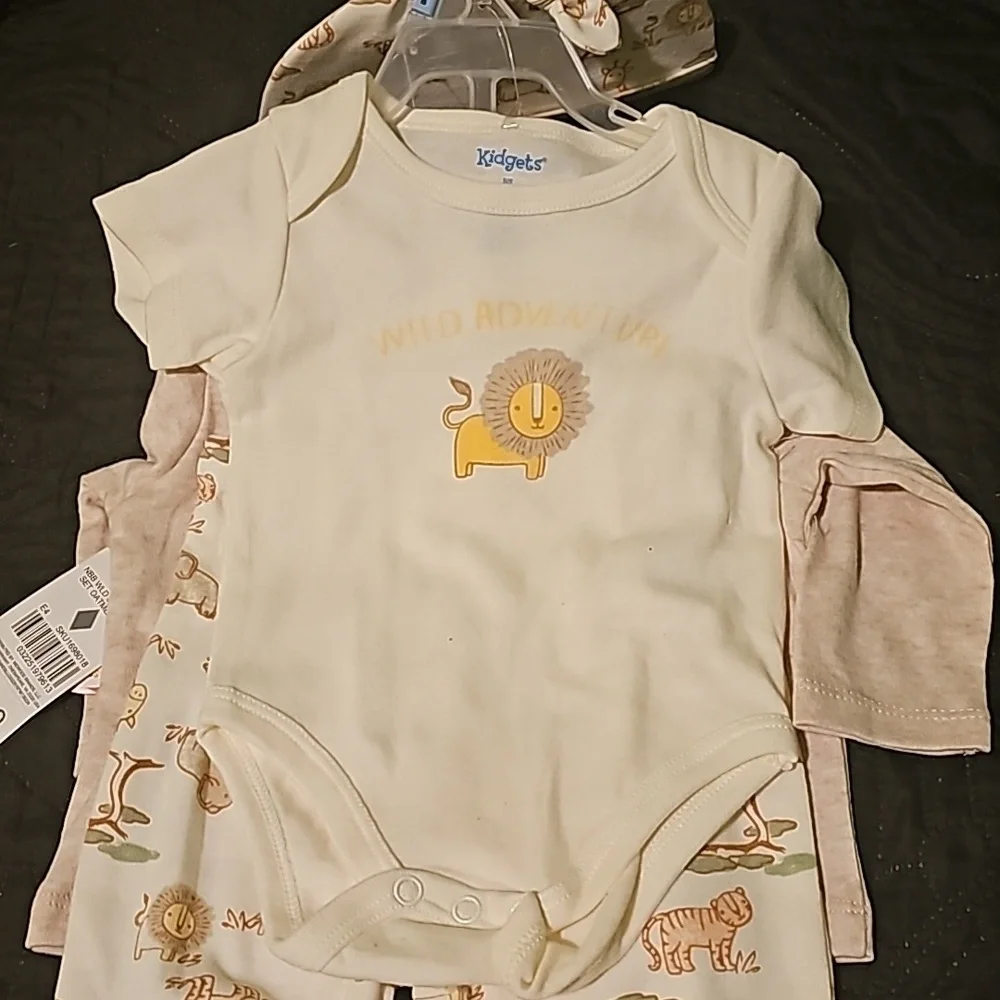 Carter Boys infant outfit‎ lot 0-3 months